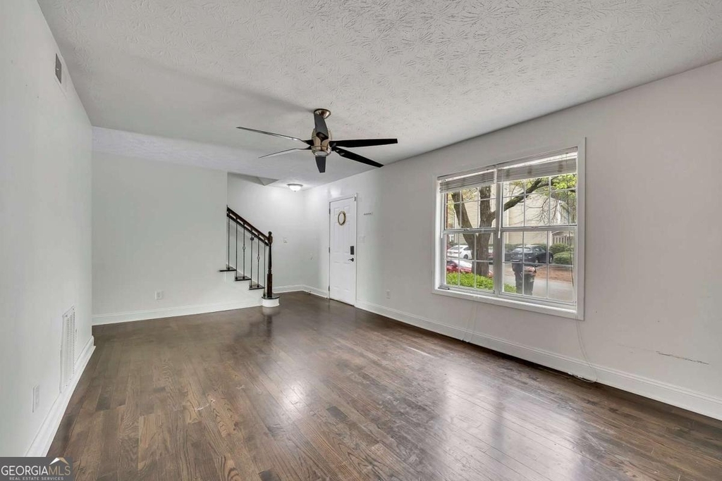 635 Anderson Walk - Photo 6