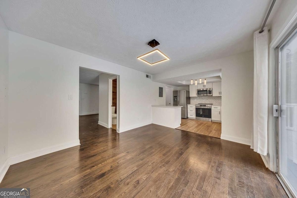 635 Anderson Walk - Photo 10