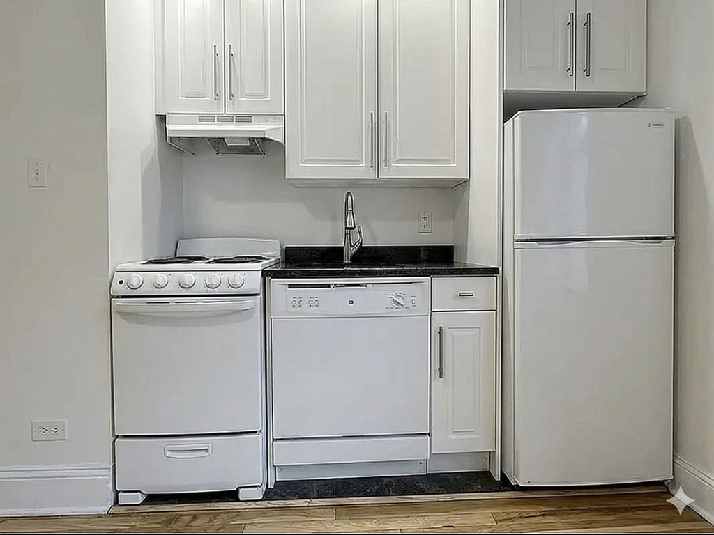 East 51st Street - Photo 3
