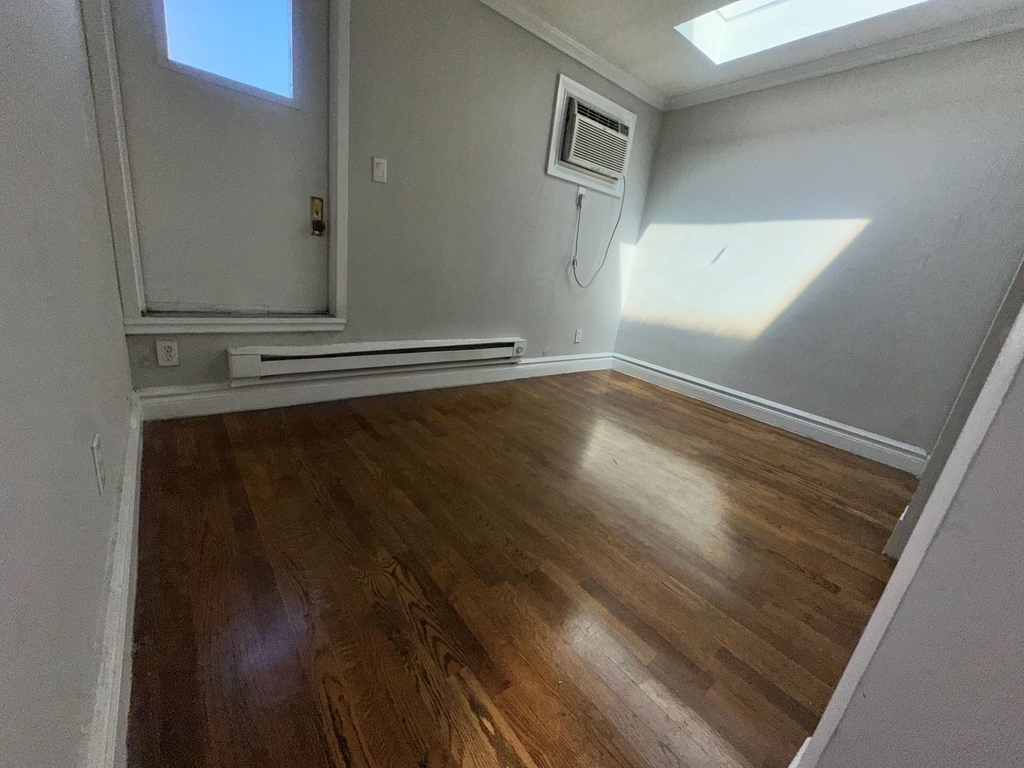 East 13th Street - Photo 5