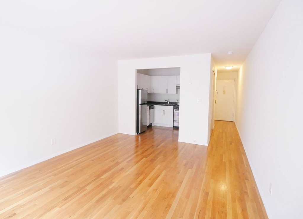 East 10th Street - Photo 1