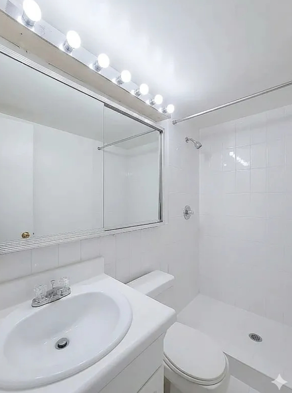 220 East 24th Street - Photo 7