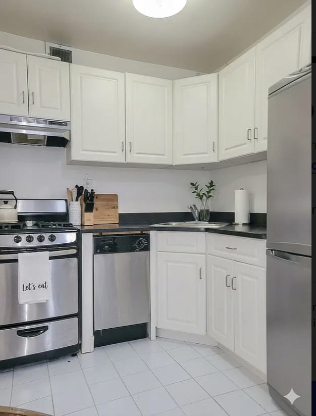 220 East 24th Street - Photo 2