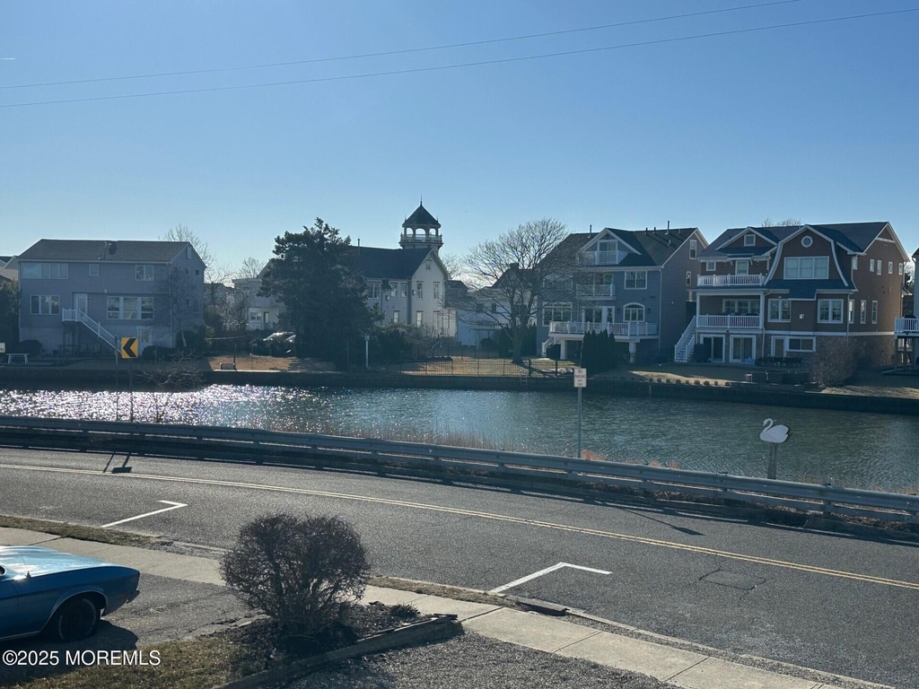 211 Trenton Avenue - Photo 2