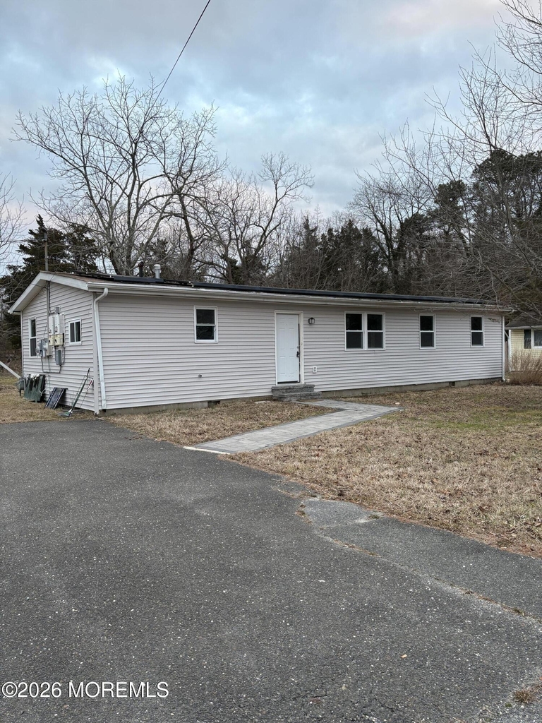 105 Floyd Lane - Photo 0