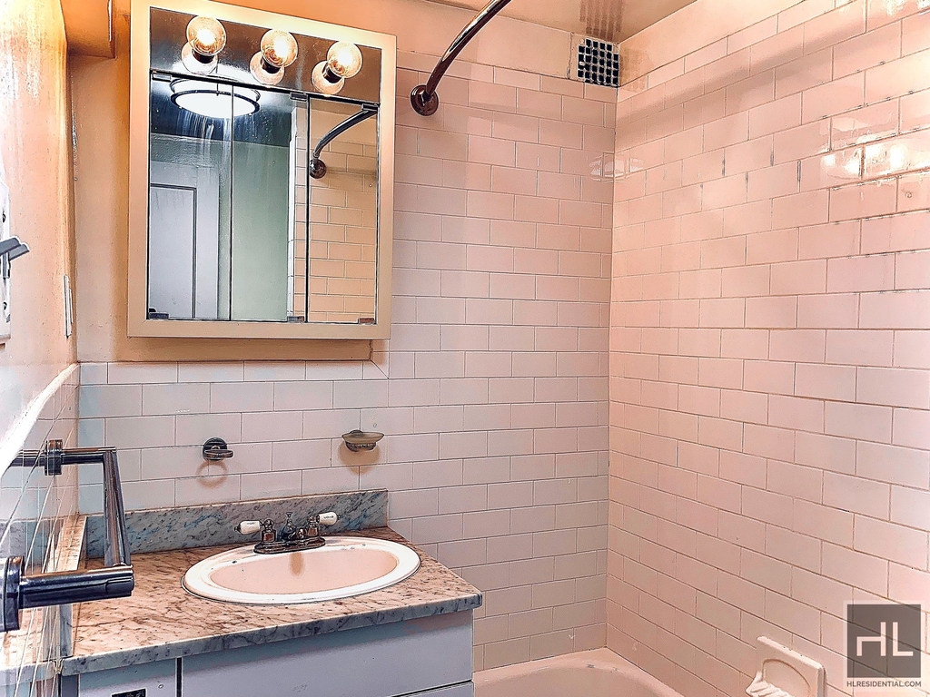 East 38 Street - Photo 5