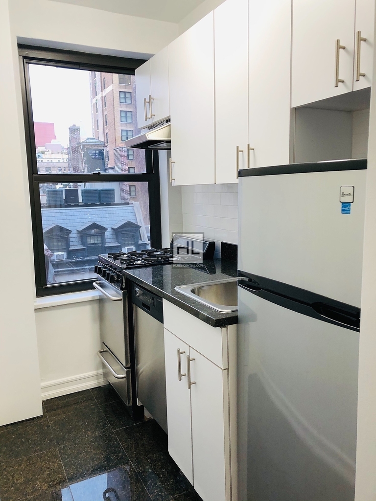 East 38 Street - Photo 2