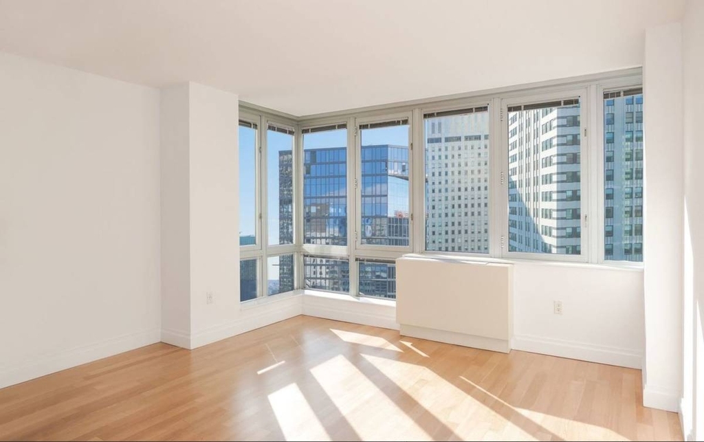 East 44th Street - Photo 4