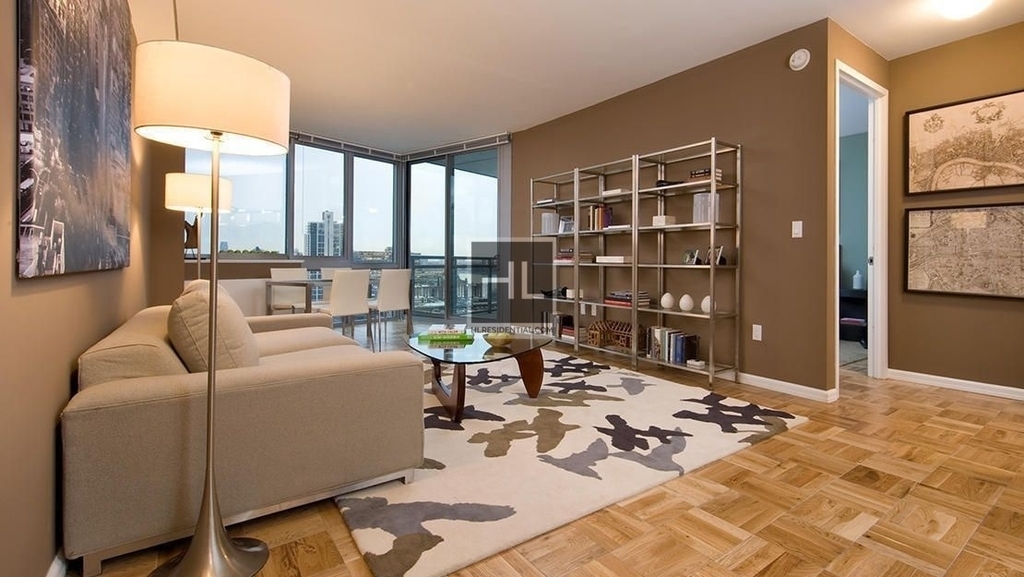 West 37th Street - Photo 5