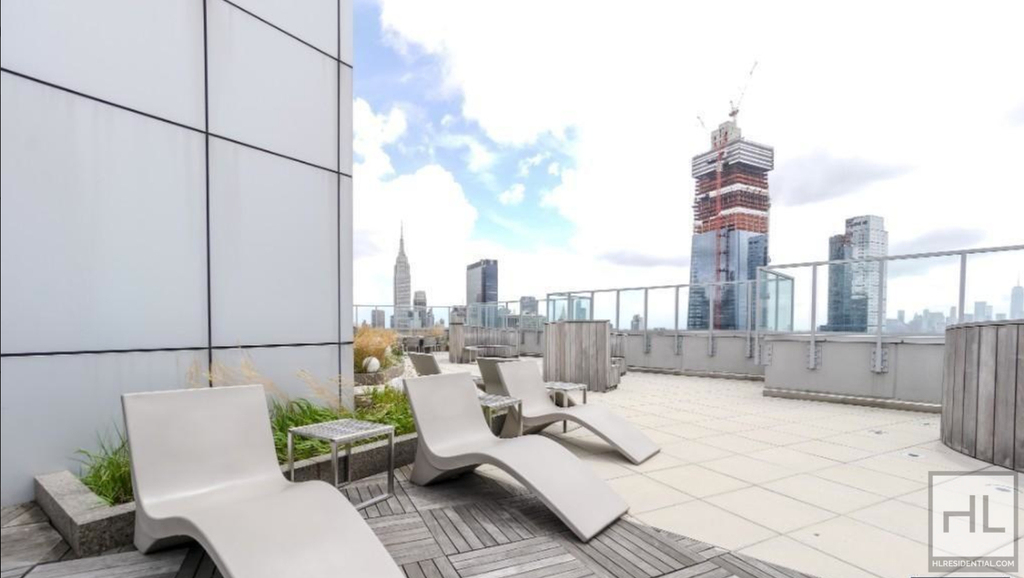 West 37th Street - Photo 11