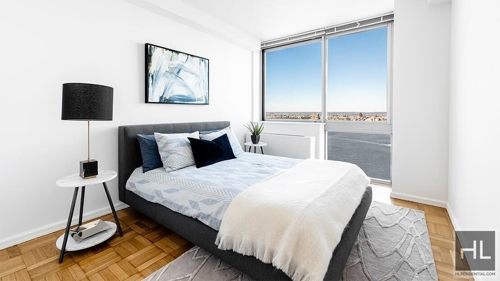 West 37th Street - Photo 2
