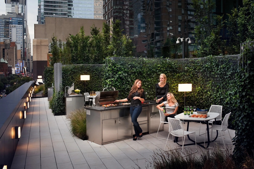 West 42nd Street - Photo 12