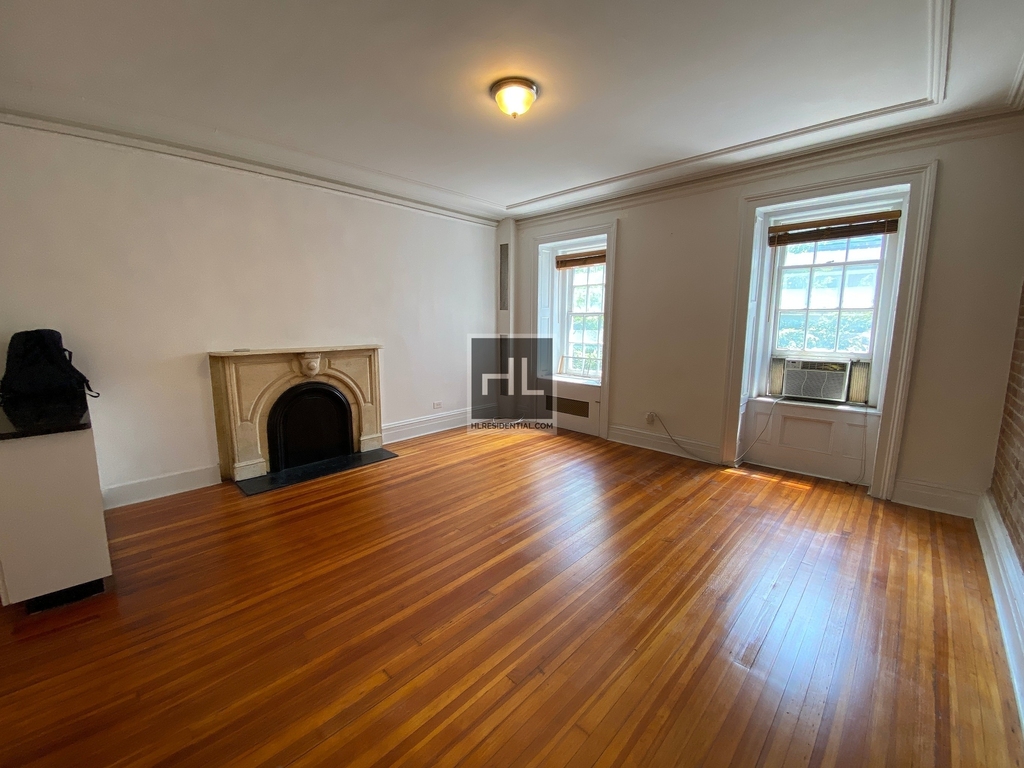 East 65 Street - Photo 0