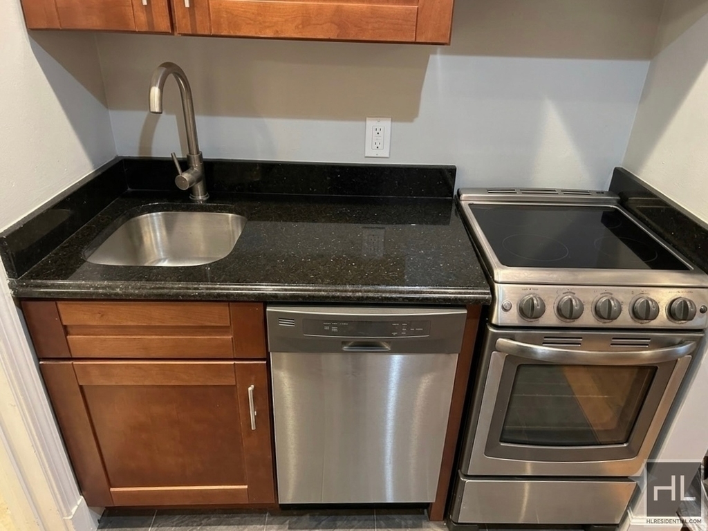 West 53 Street - Photo 1
