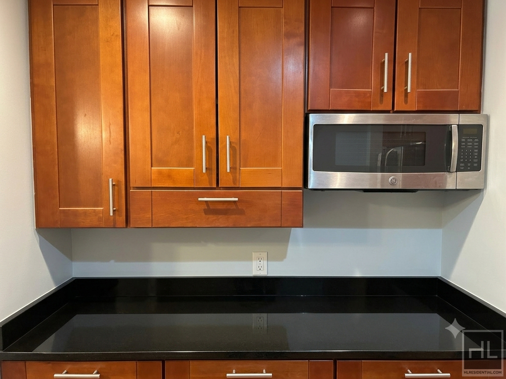 West 53 Street - Photo 3