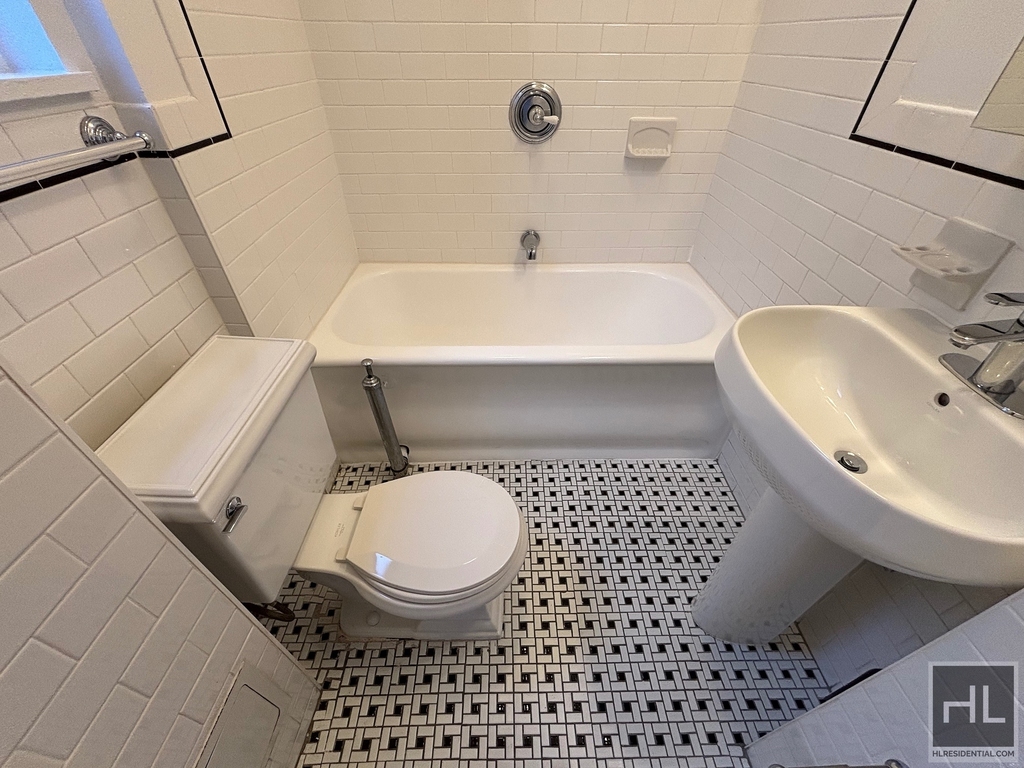 West 45 Street - Photo 3
