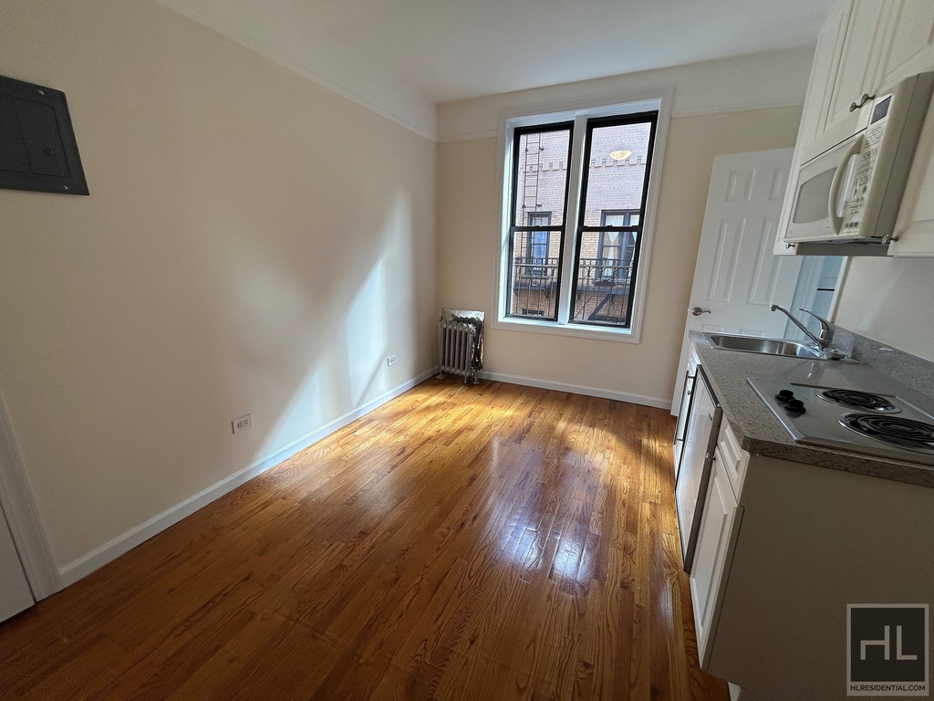 West 45 Street - Photo 0