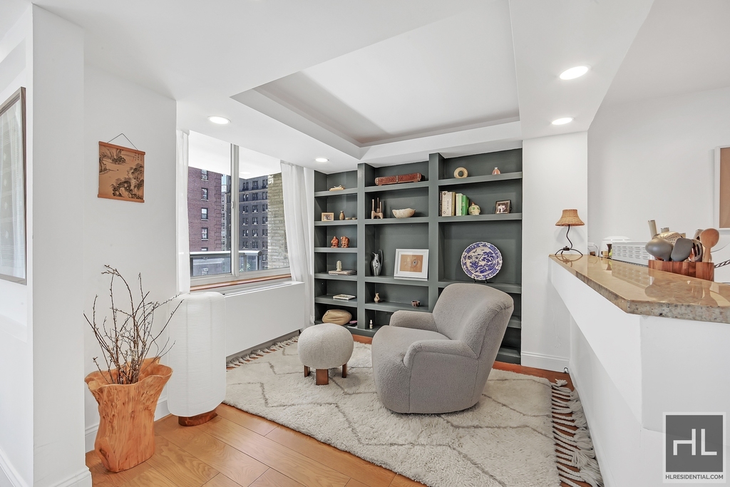250 West 90 Street - Photo 2