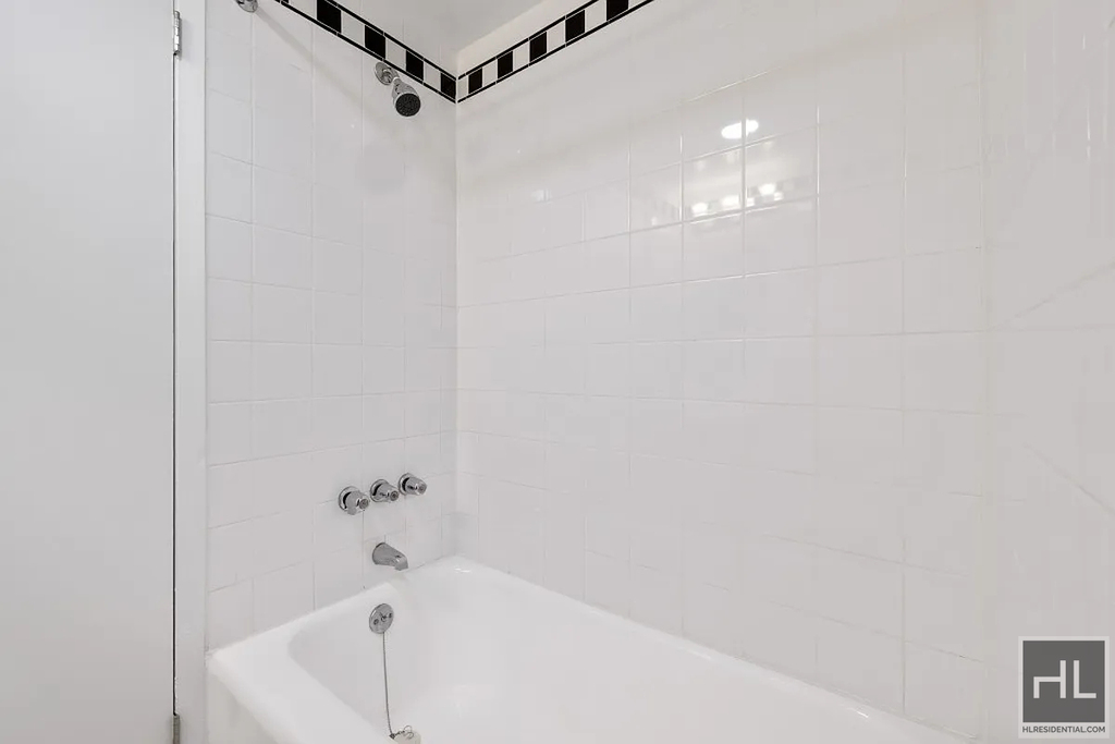 West 34th Street - Photo 3