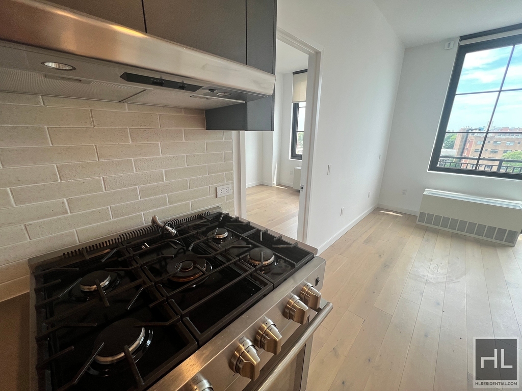 Northern Boulevard - Photo 6