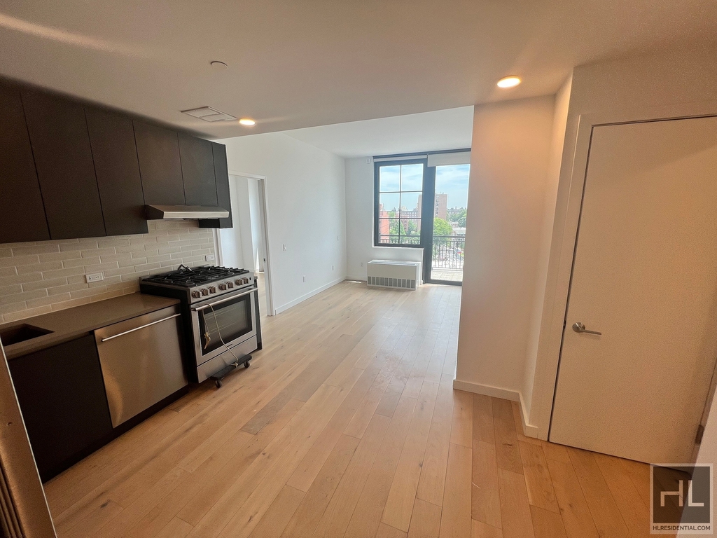 Northern Boulevard - Photo 1