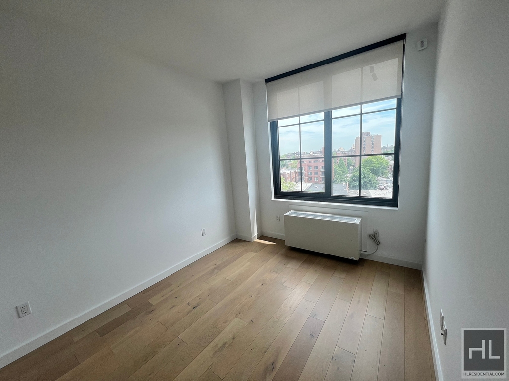 Northern Boulevard - Photo 9