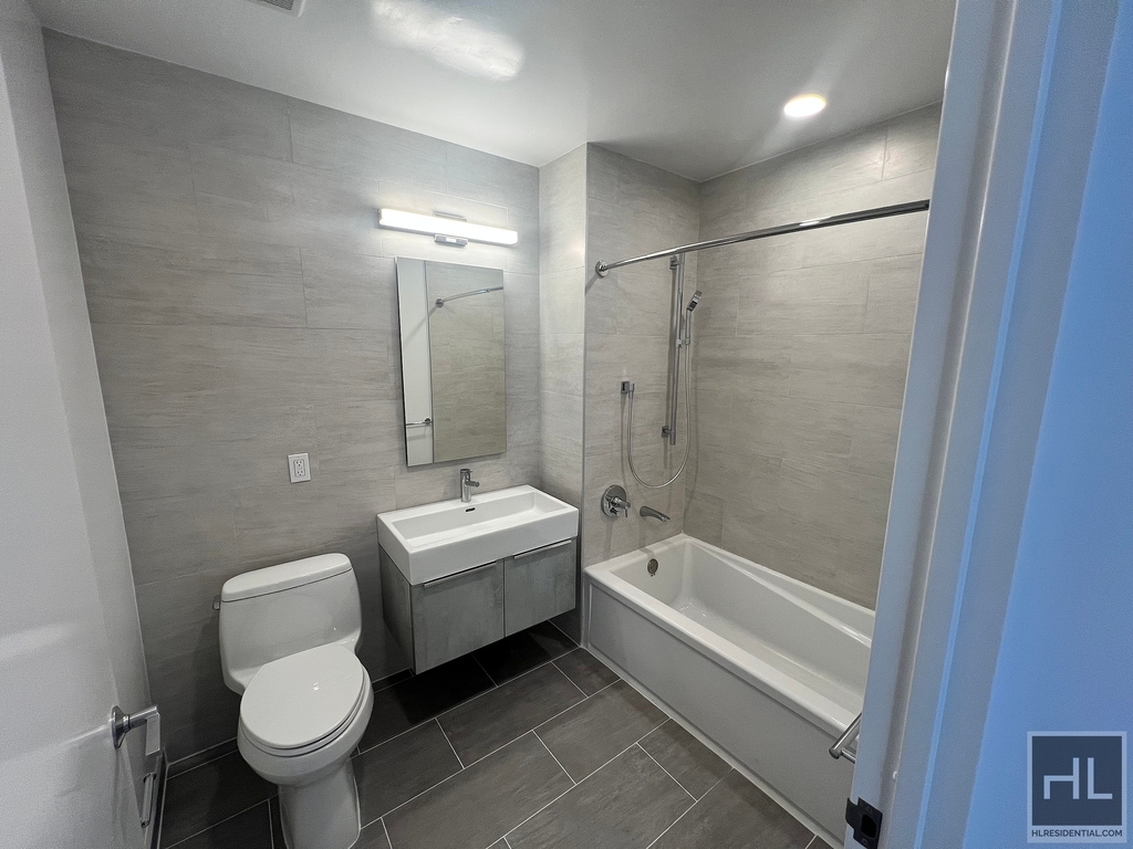 Northern Boulevard - Photo 8