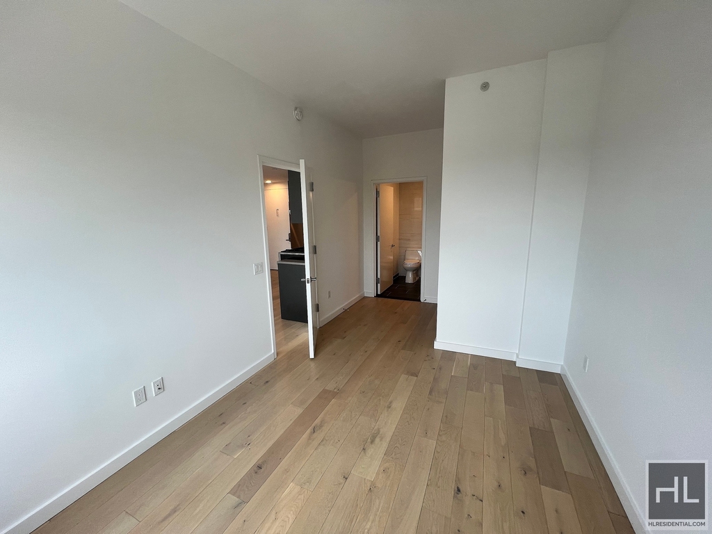 Northern Boulevard - Photo 22