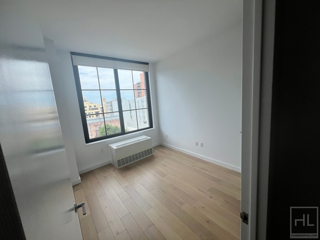 Northern Boulevard - Photo 2