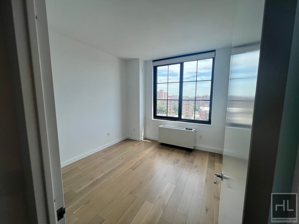 Northern Boulevard - Photo 6