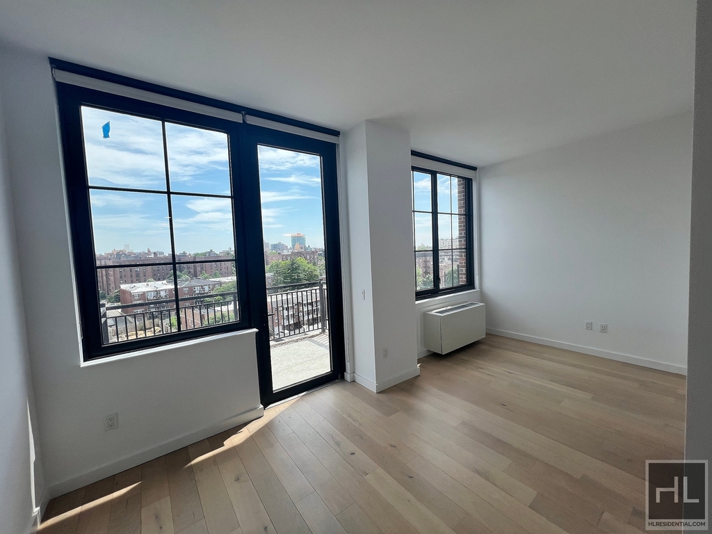 Northern Boulevard - Photo 1