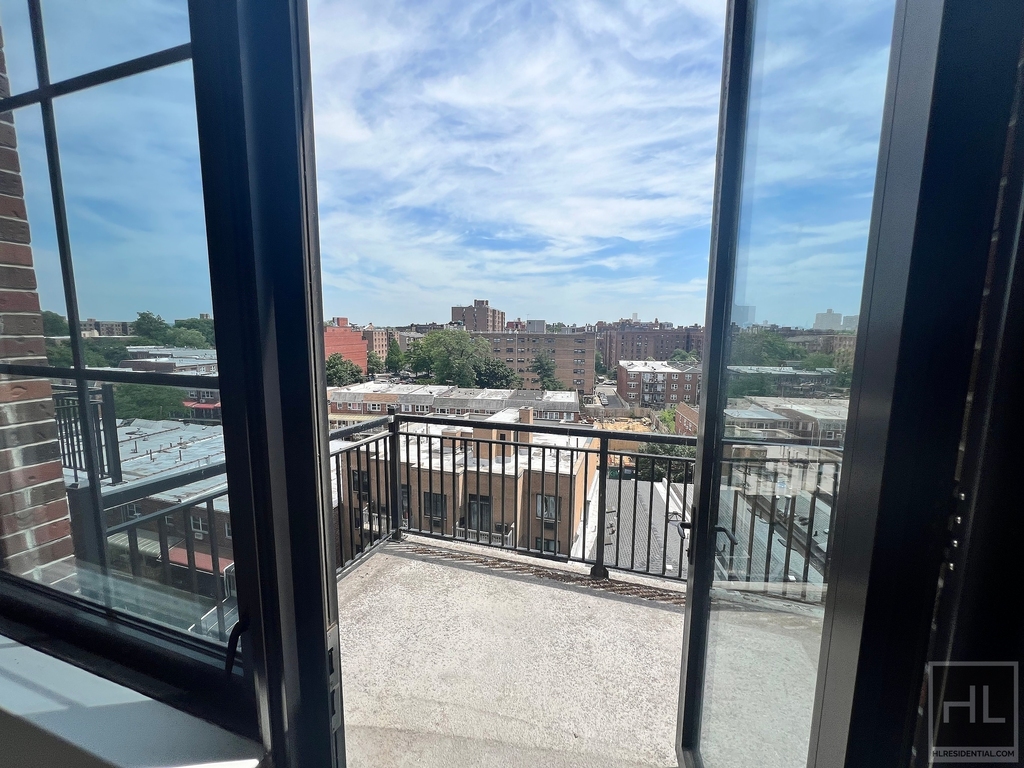 Northern Boulevard - Photo 6