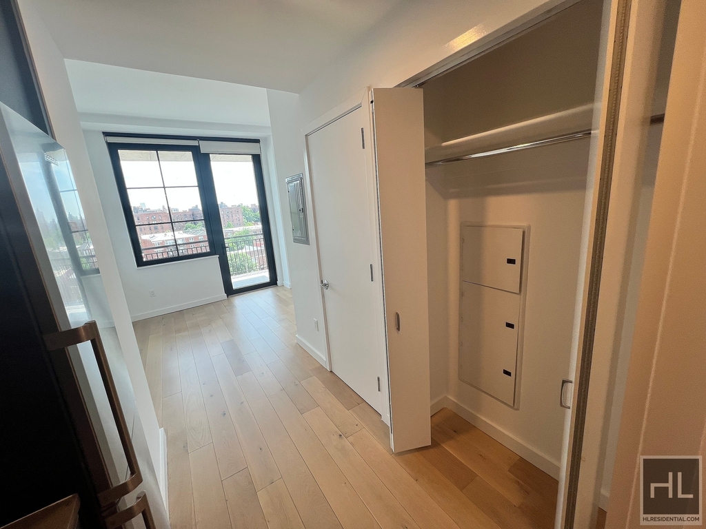Northern Boulevard - Photo 3