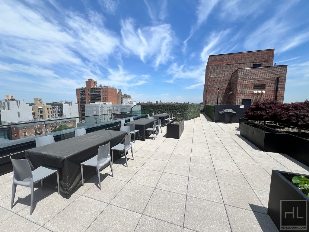 Northern Boulevard - Photo 1