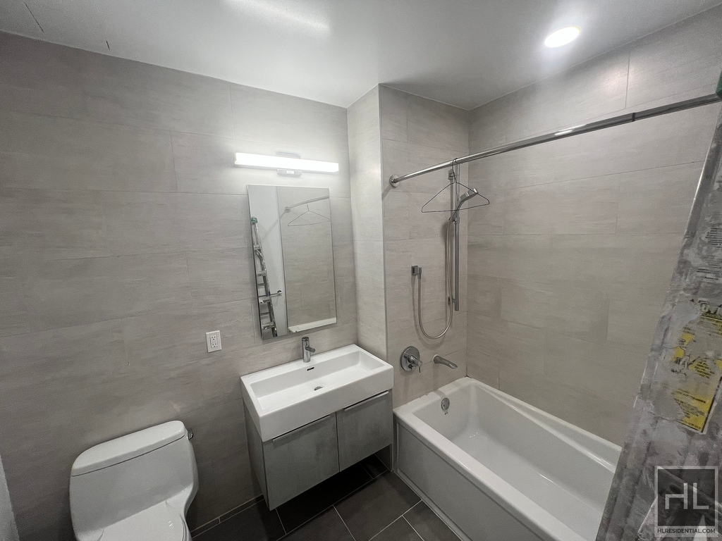 Northern Boulevard - Photo 8