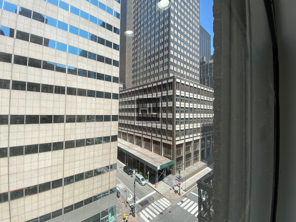 East 46 Street - Photo 0