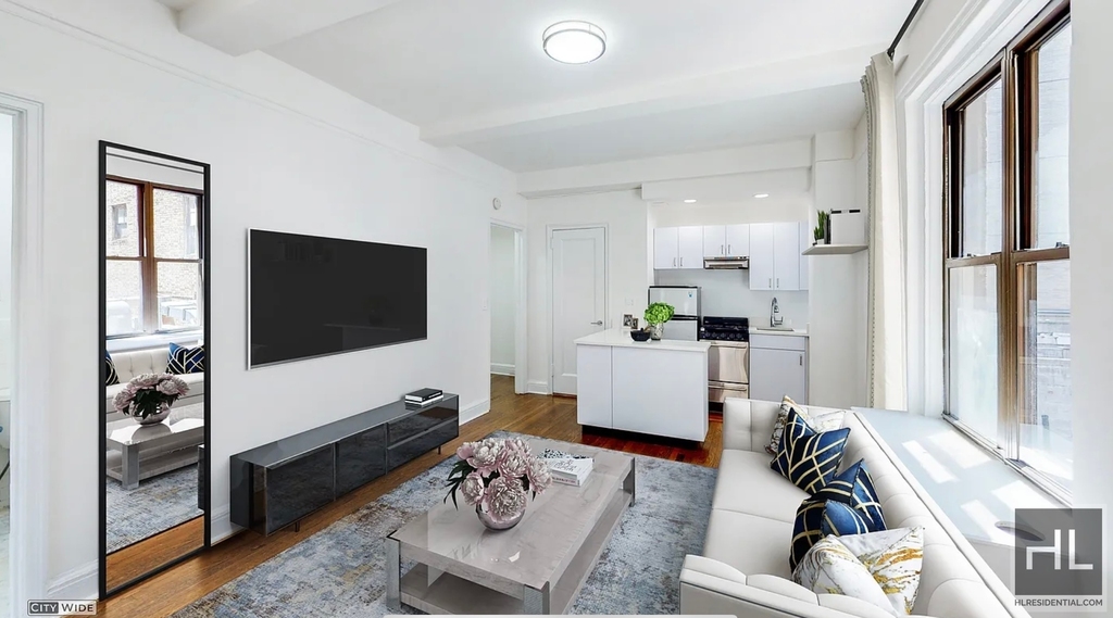East 46 Street - Photo 1