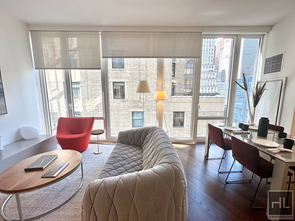 East 44th Street - Photo 7
