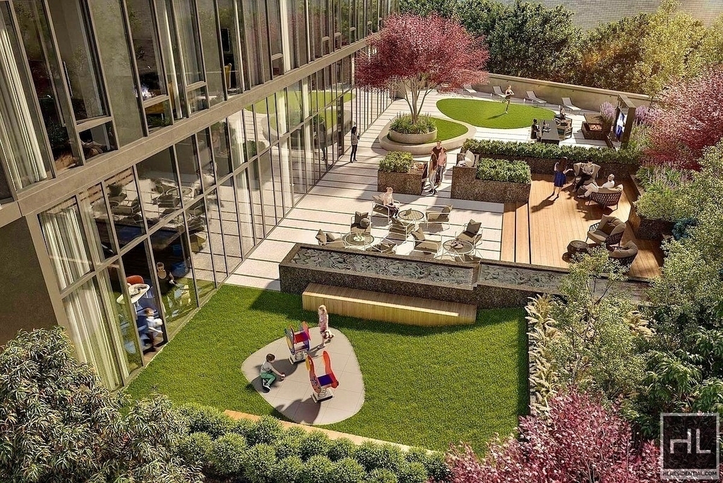 East 44th Street - Photo 30