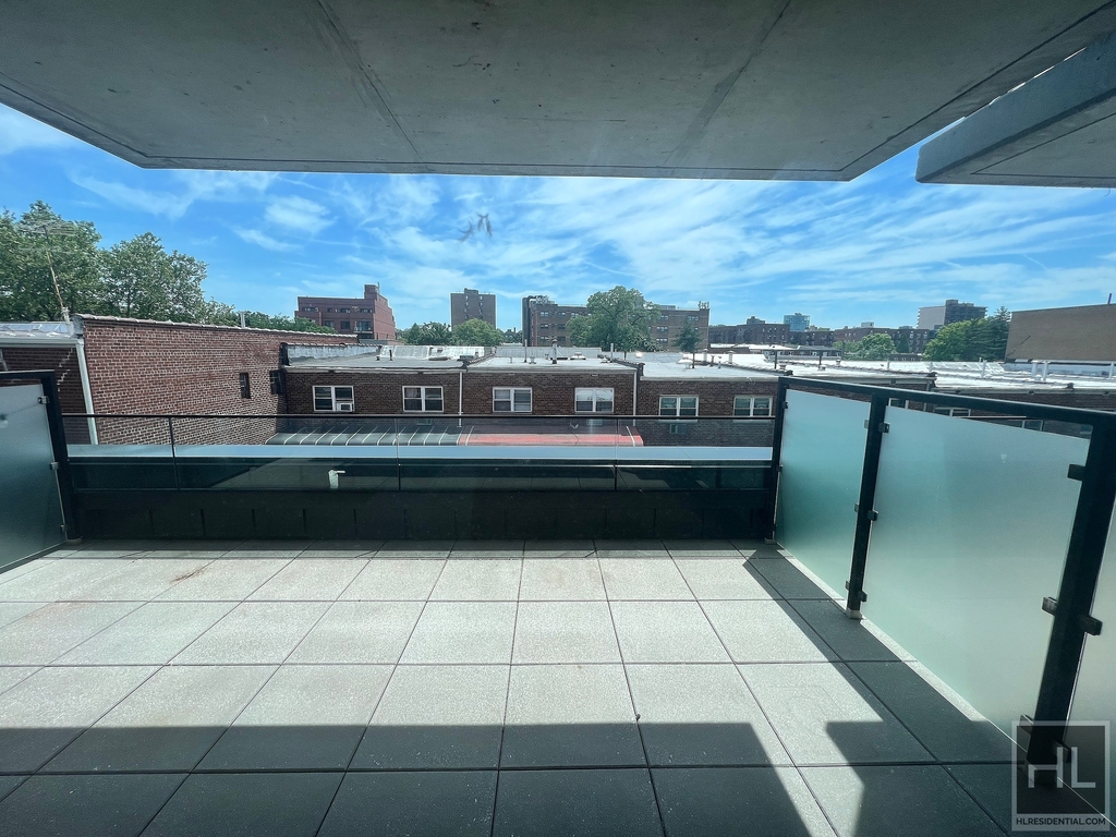 Northern Boulevard - Photo 1