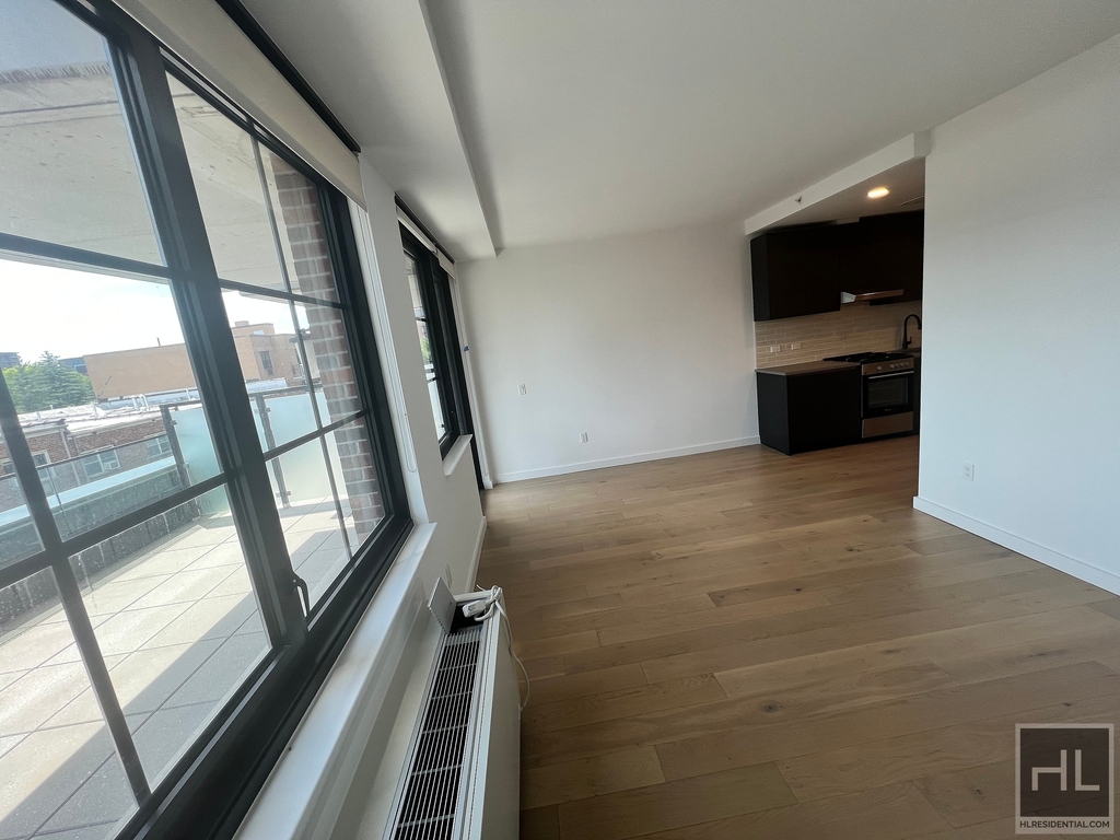Northern Boulevard - Photo 3
