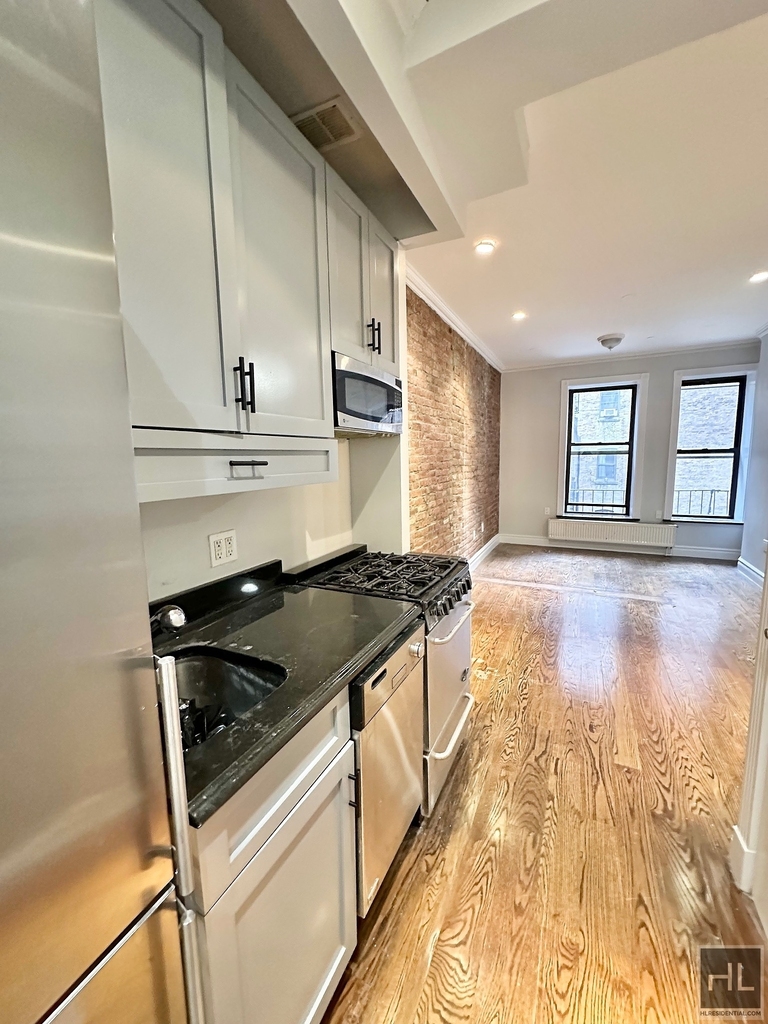 E 13th St. - Photo 6