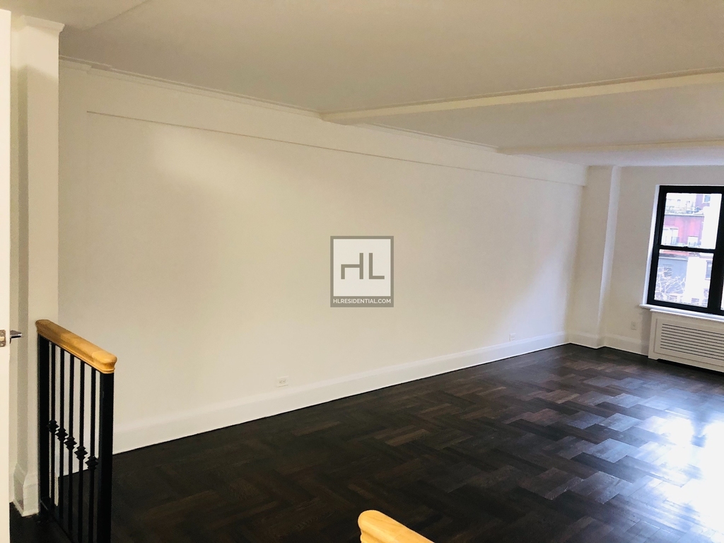 East 38 Street - Photo 8
