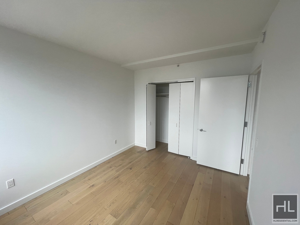 Northern Boulevard - Photo 3
