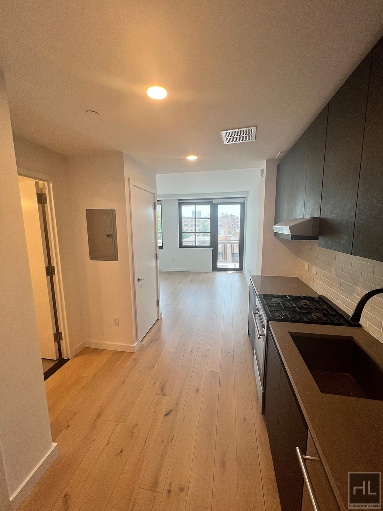 Northern Boulevard - Photo 3