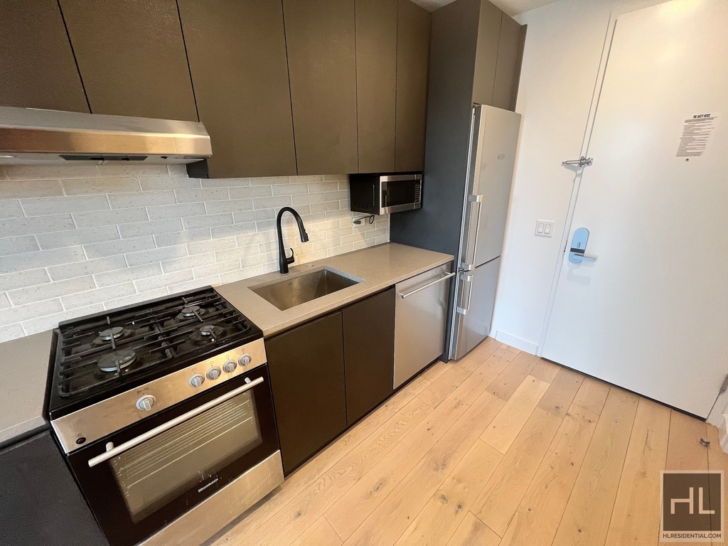 Northern Boulevard - Photo 18