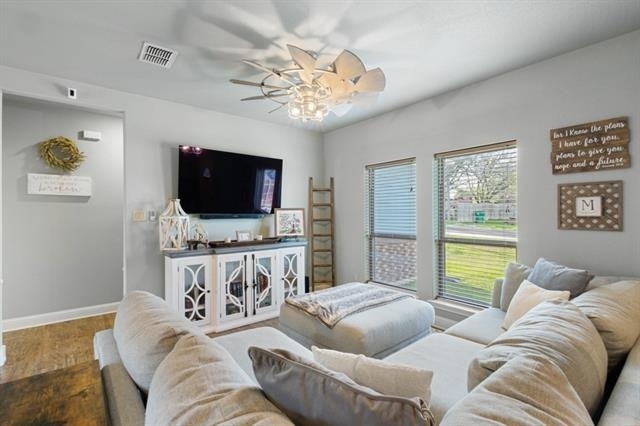 500 W Mill Street - Photo 3