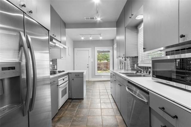 1921 Ben Hall Court - Photo 18