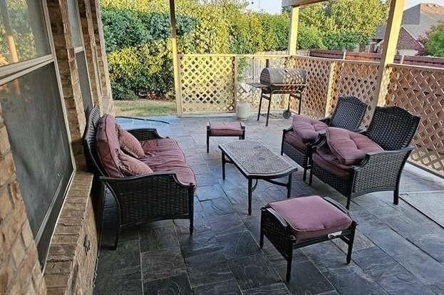 215 Lairds Drive - Photo 3