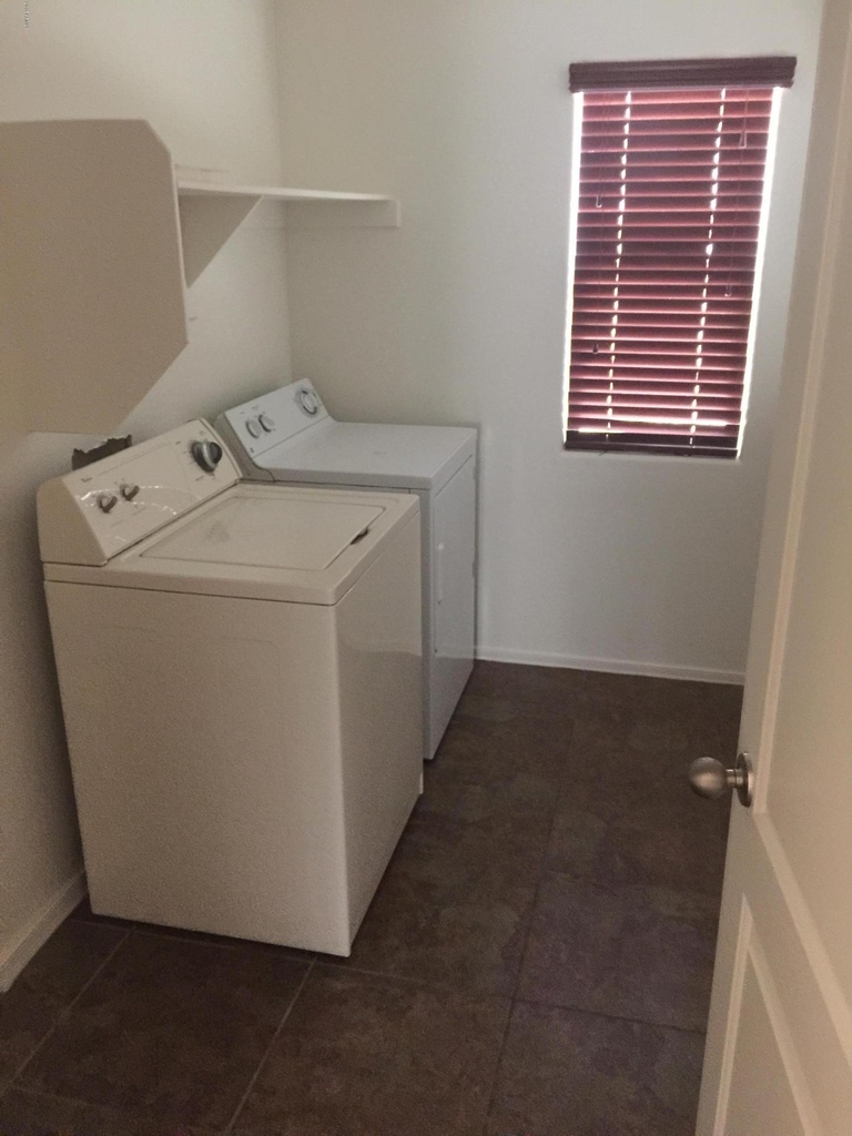 306 S Cactus Street - Photo 4